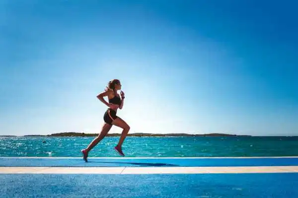 Woman running showing strong leg muscle Stirling